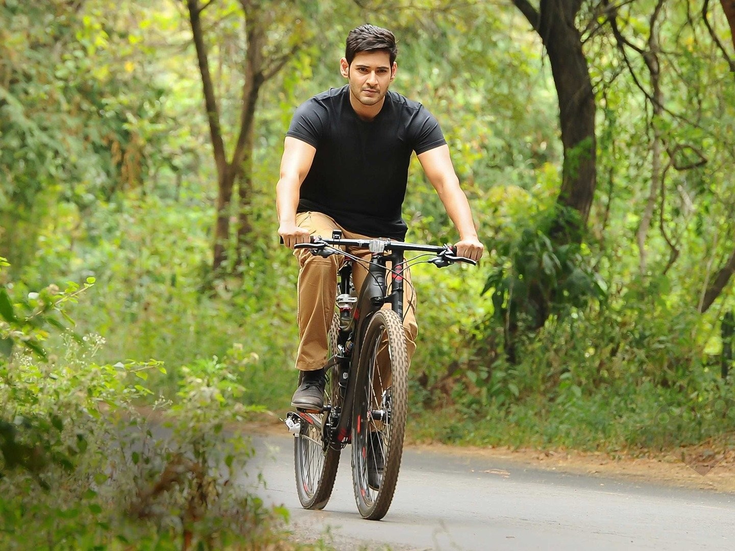 Here is prince Mahesh Babu​'s one more still from #srimanthudu.. | Mahesh  babu, Mahesh babu wallpapers, Allu arjun images